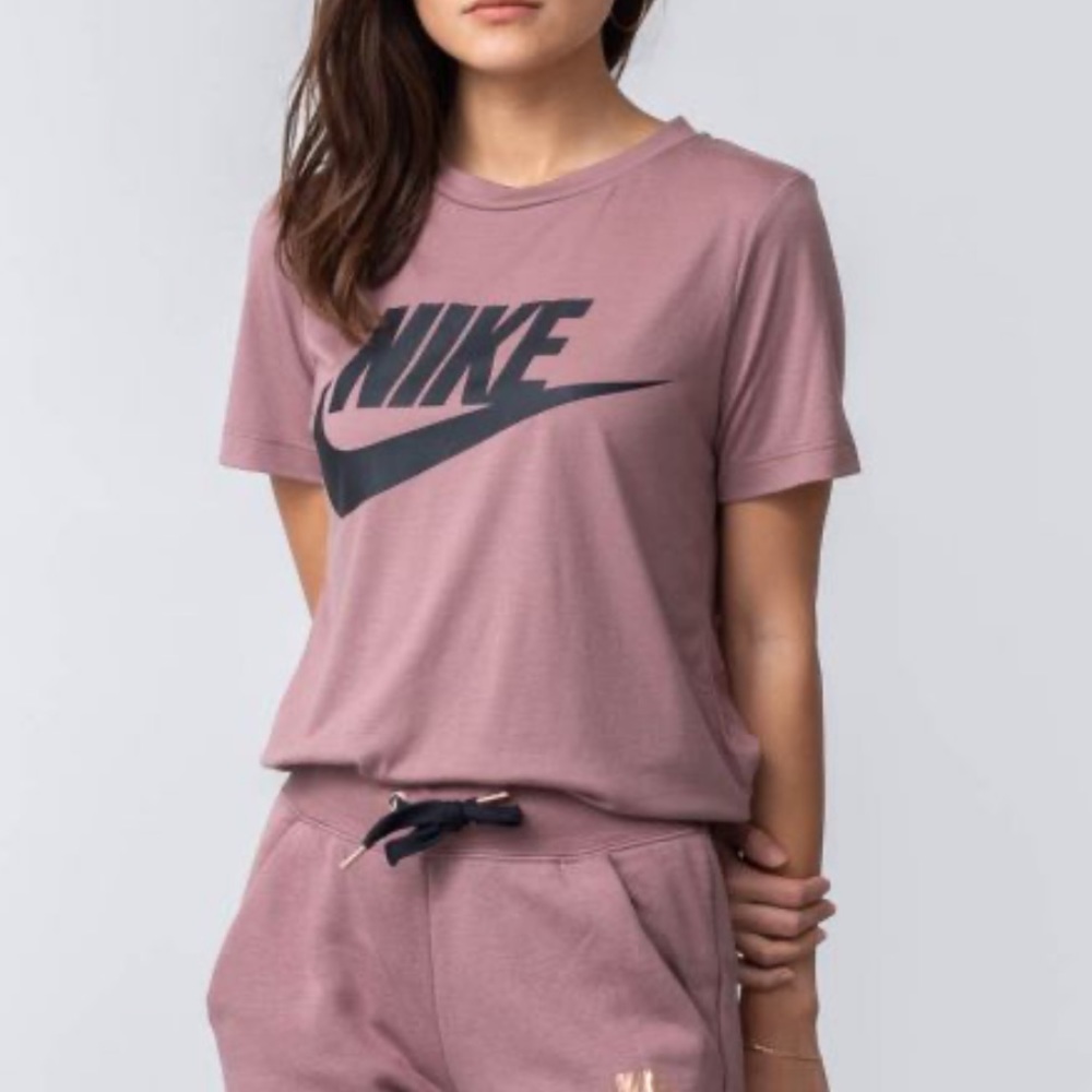 NIKE Mauve Short Sleeve Workout T-Shirt